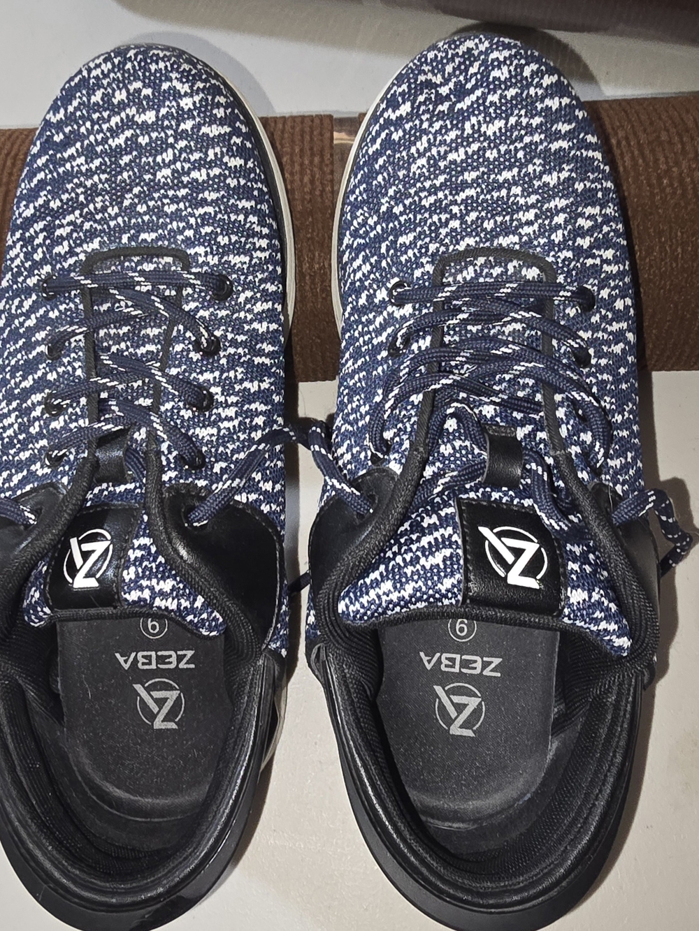 Zeba Men's Navy and White Knit Athletic Sneakers